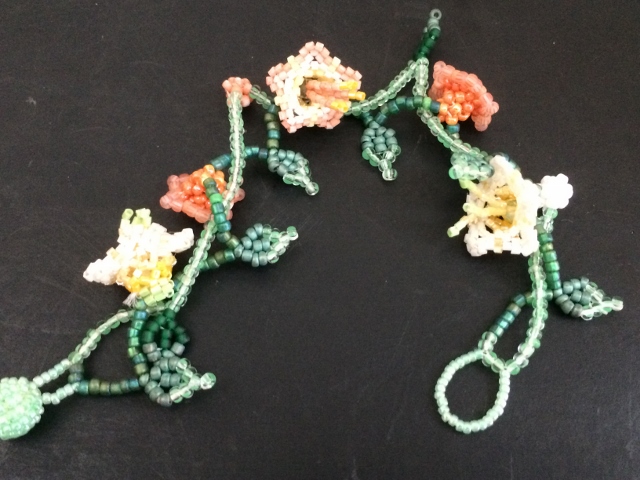 bracelet-floral beaded1 (640×480)