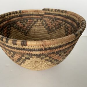 Medium size woven southwestern design decorative basket (vintage?)