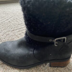 Ugg Blayre ll Black short ankle boots in size 7.5 US (Pre-owned- like new)